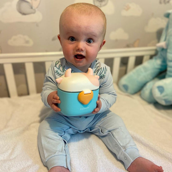 Bebamour Baby Milk Powder Dispenser Cute Dairy Cow Portable Milk Powder Storage Container for Travel Outdoor Activity Airtight Food Snacks Box with Lid, Leveler and Spoon, 450ML