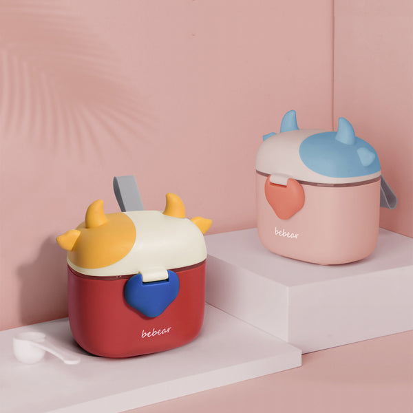 Bebamour Baby Milk Powder Dispenser Cute Dairy Cow Portable Milk Powder Storage Container for Travel Outdoor Activity Airtight Food Snacks Box with Lid, Leveler and Spoon, 450ML