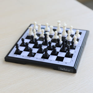 bébéar chess played on a stringed board