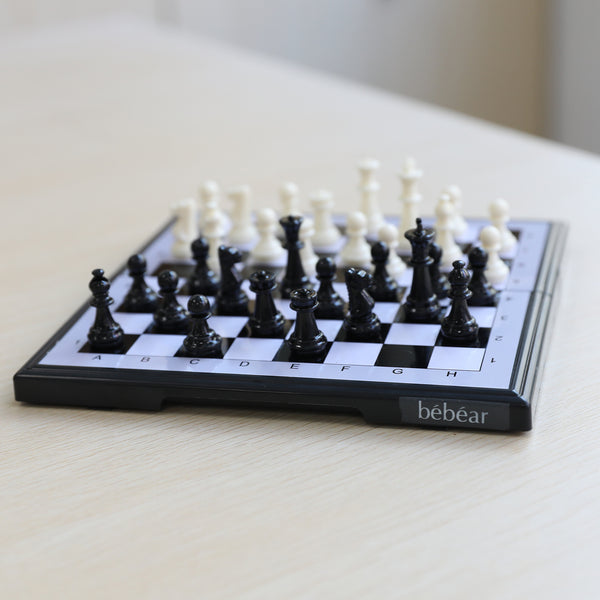 bébéar chess played on a stringed board